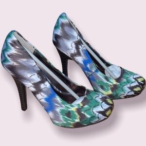 peacock 🦚 inspired design pump by Bamboo nwot